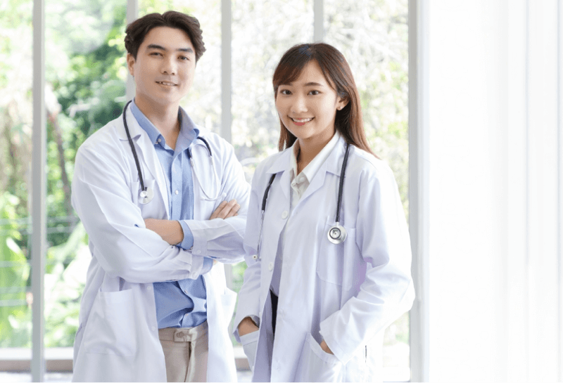 female and male doctors