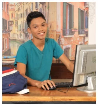male student using the computer