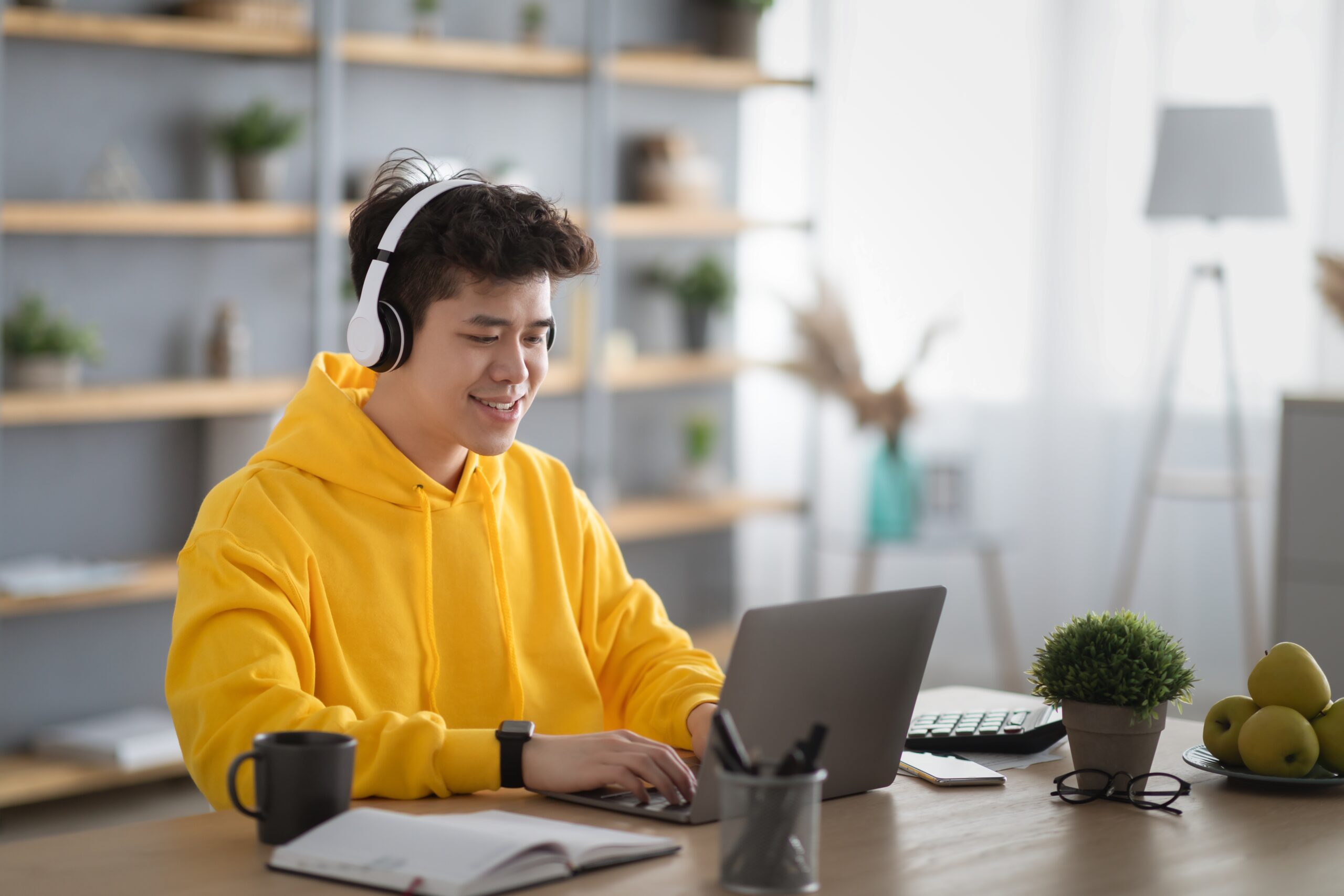 a student taking an online class